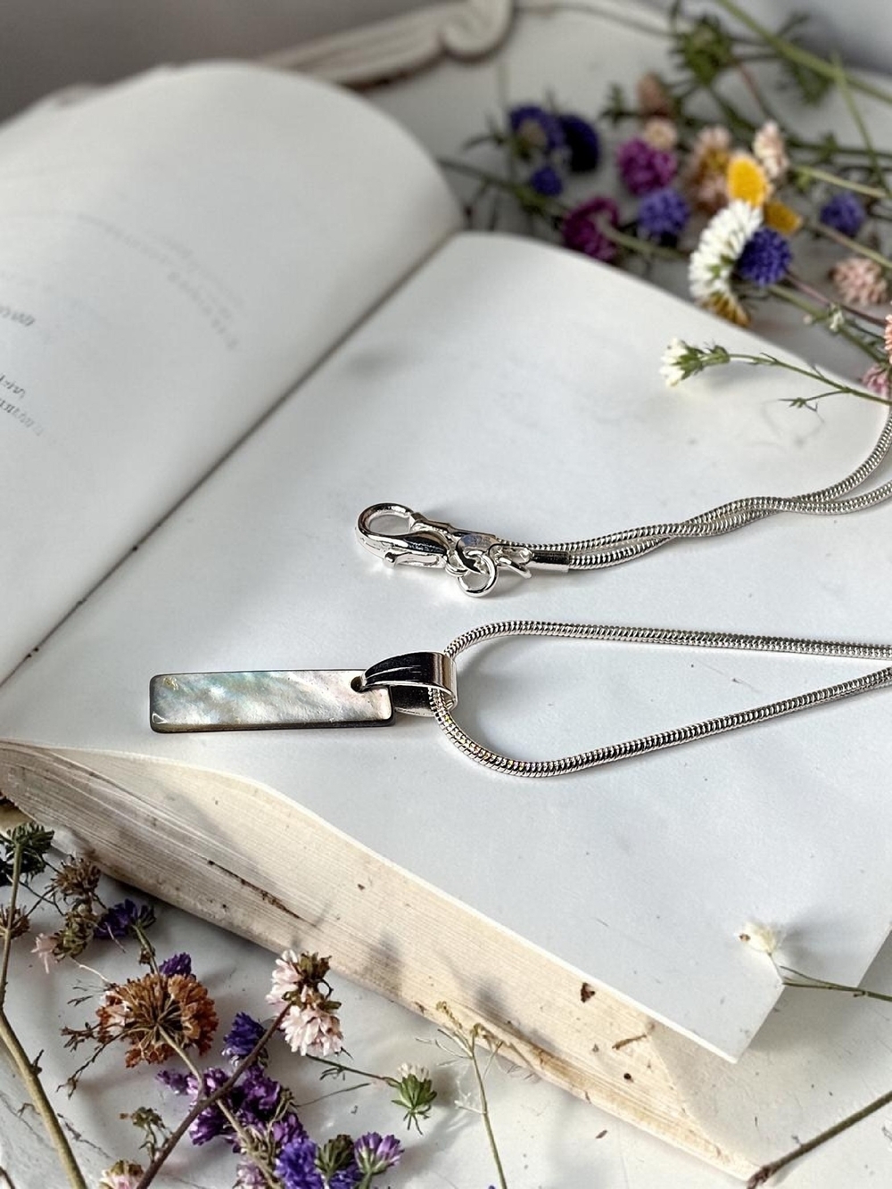 Mother of Pearl Bar Pendant Necklace in Silver